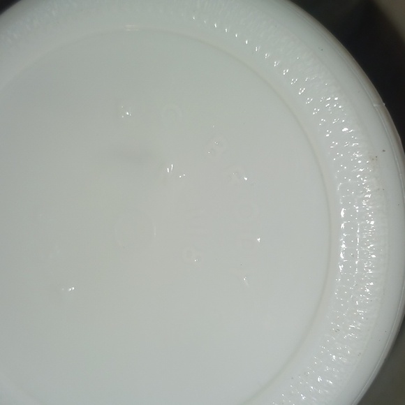 E.O. Brody milk white candel holders - Picture 4 of 10